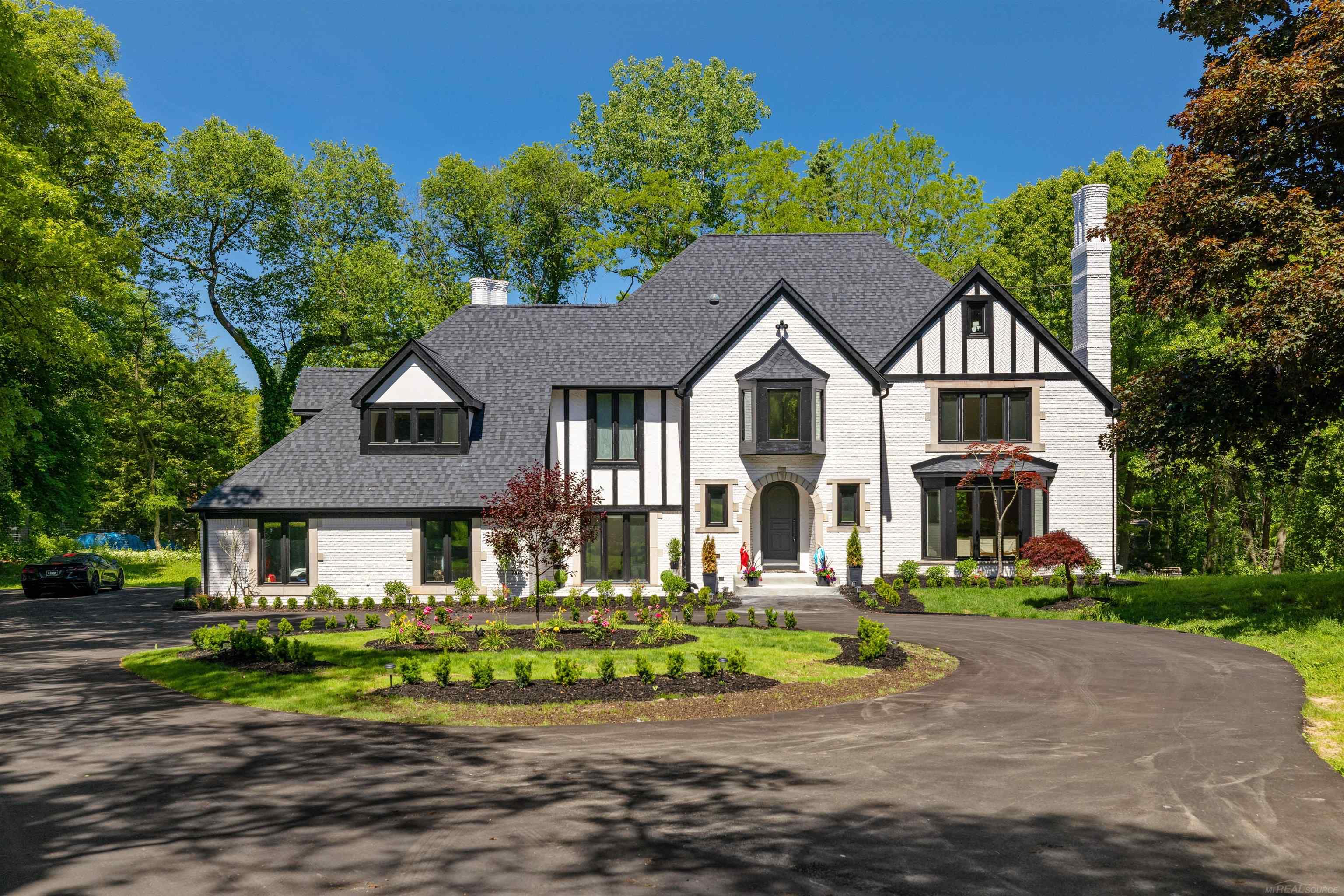 300 Camelot Way