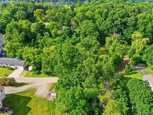 JOHNSON, LAKE ORION, MI 48362 - Image d17de7d9da4bbaca3d191186a5aa76a8/1885220345
