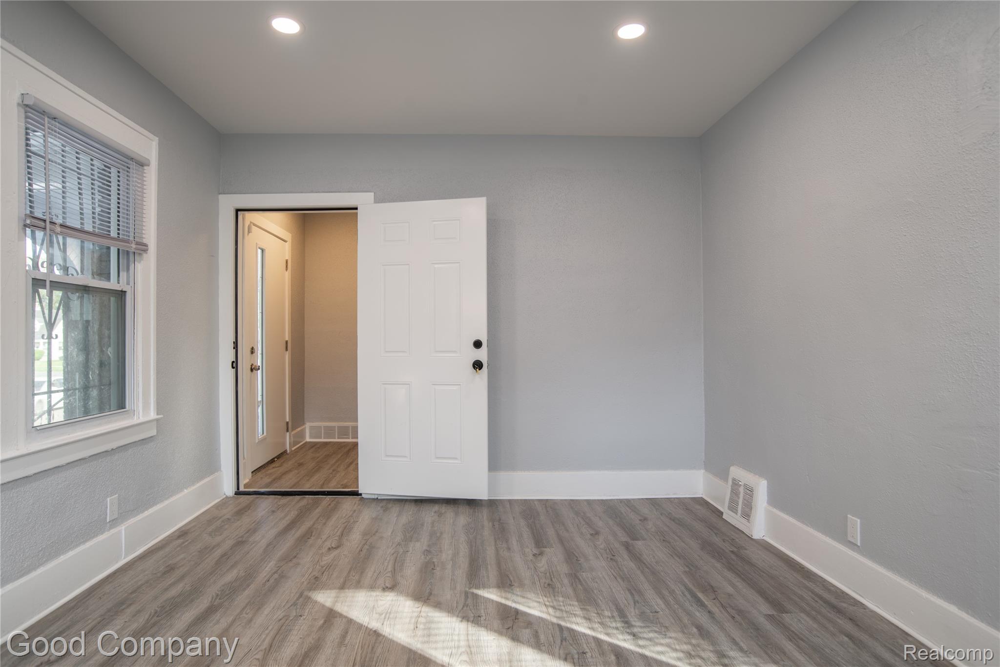 5217 Lakeview Street