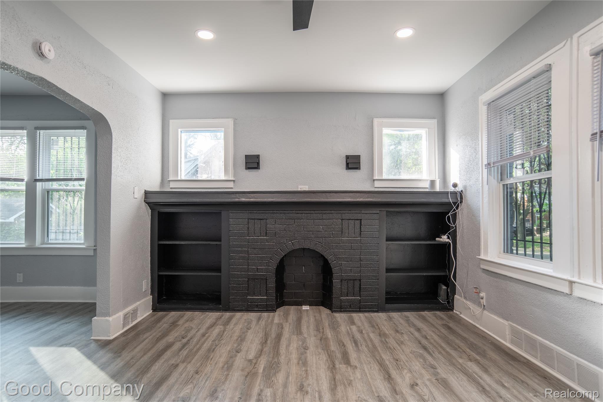 5217 Lakeview Street