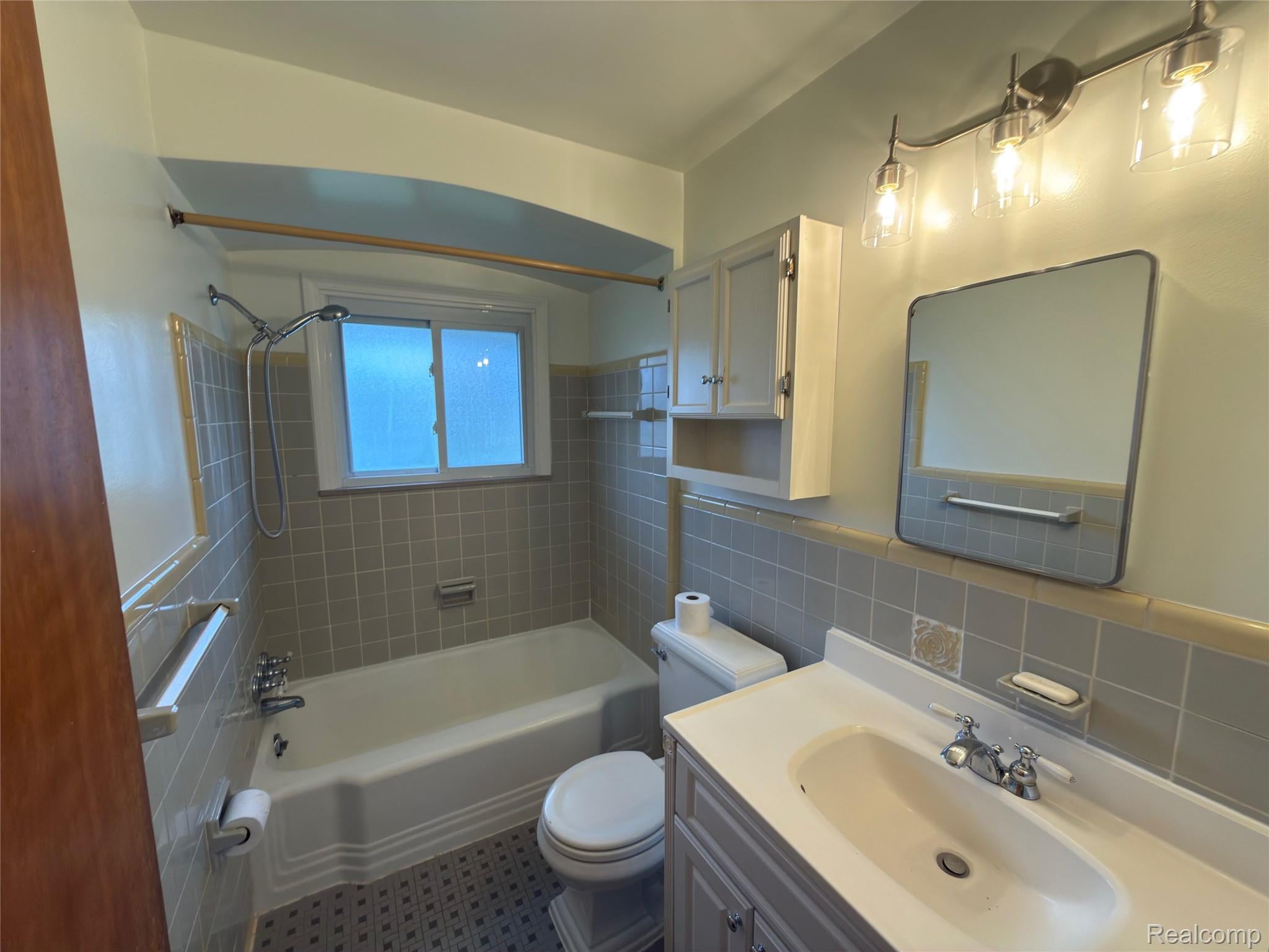 437 W Sunnybrook Drive