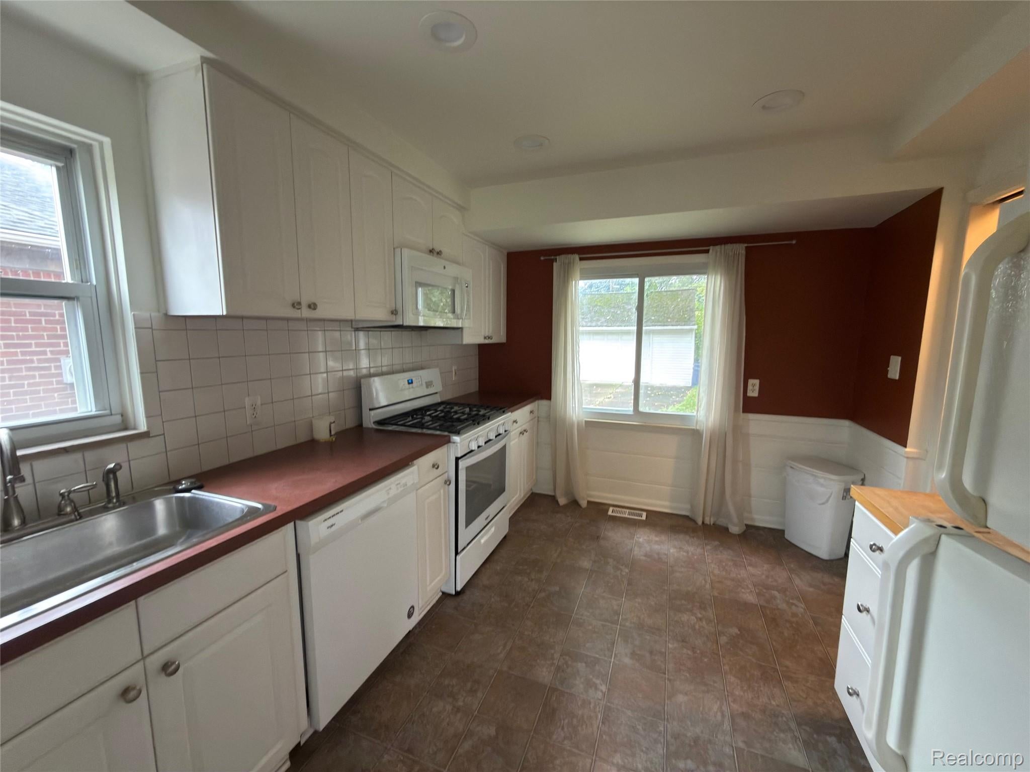 437 W Sunnybrook Drive