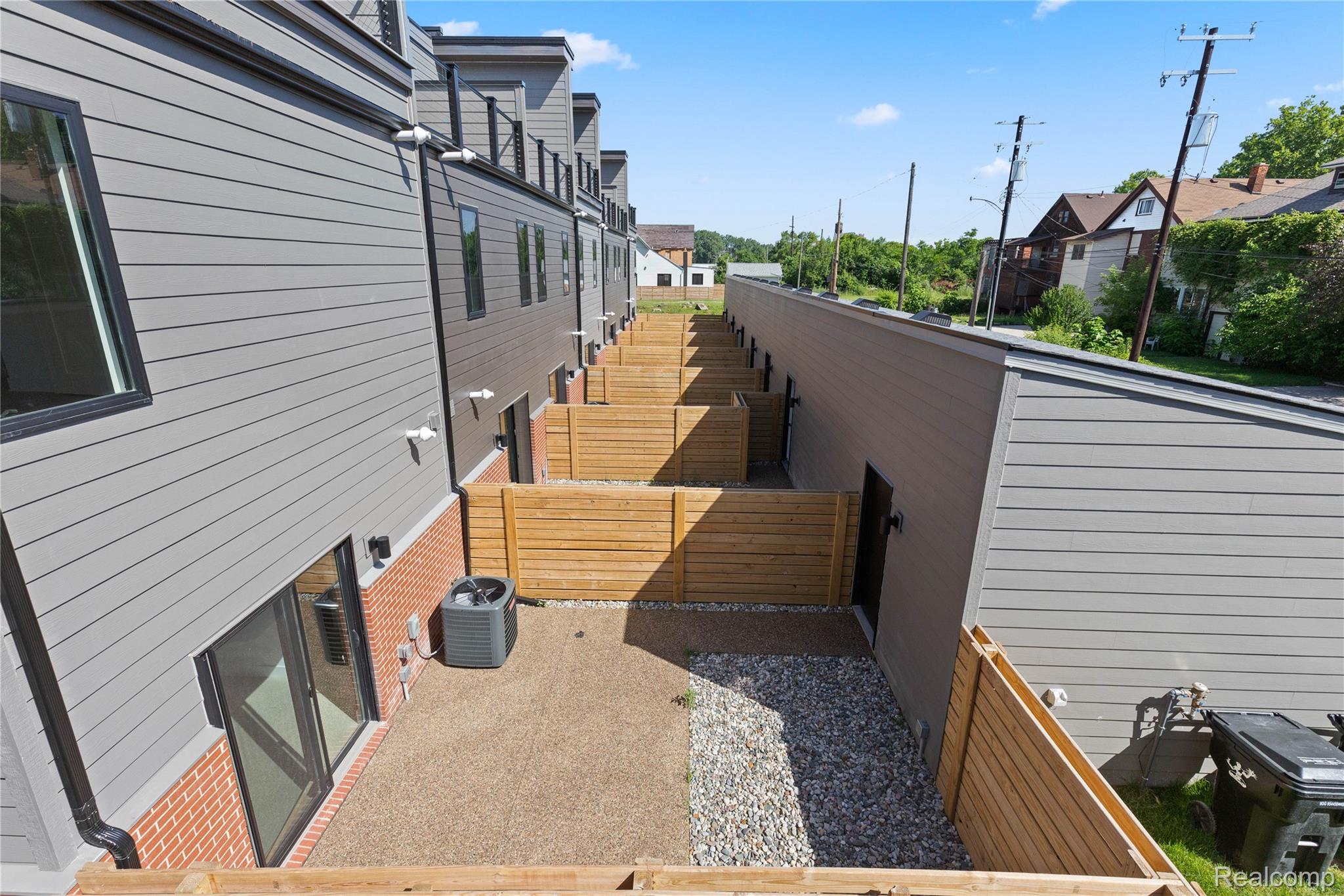 Detroit City, Michigan 48208, United States, 2 Bedrooms Bedrooms, ,3 BathroomsBathrooms,Residential,Active,160358