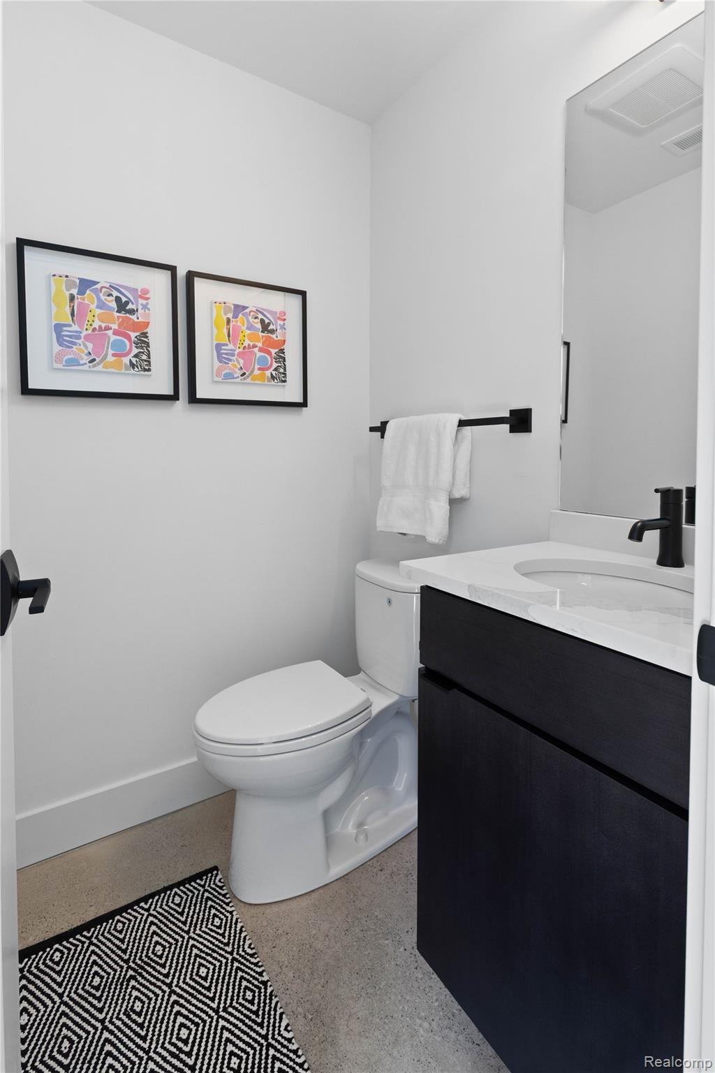 Detroit City, Michigan 48208, United States, 2 Bedrooms Bedrooms, ,3 BathroomsBathrooms,Residential,Active,160358