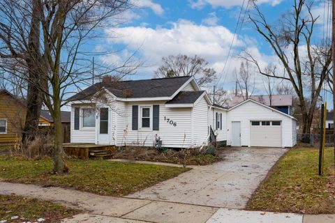 1706 W Michigan Mt Pleasant City MI 48858