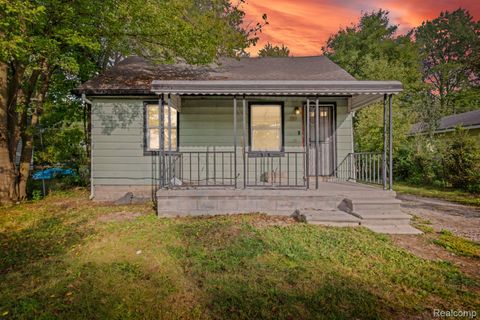 790 Parkwood Avenue Pontiac City MI 48340