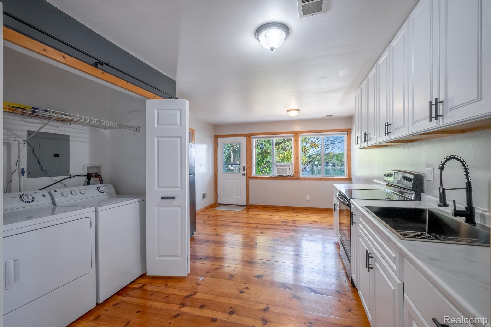 Tyrone Township, Michigan 48430, United States, 3 Bedrooms Bedrooms, ,1 BathroomBathrooms,Residential,Active,222589