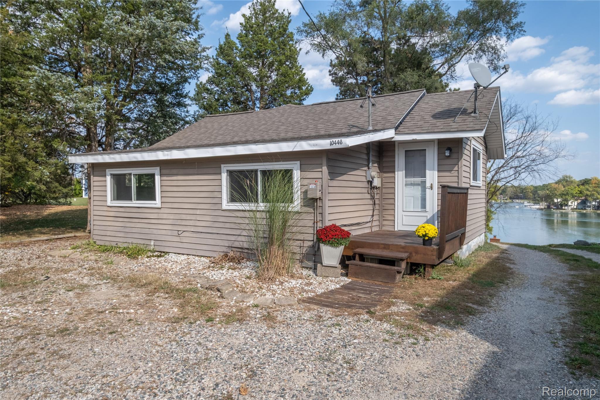 Tyrone Township, Michigan 48430, United States, 3 Bedrooms Bedrooms, ,1 BathroomBathrooms,Residential,Active,222589