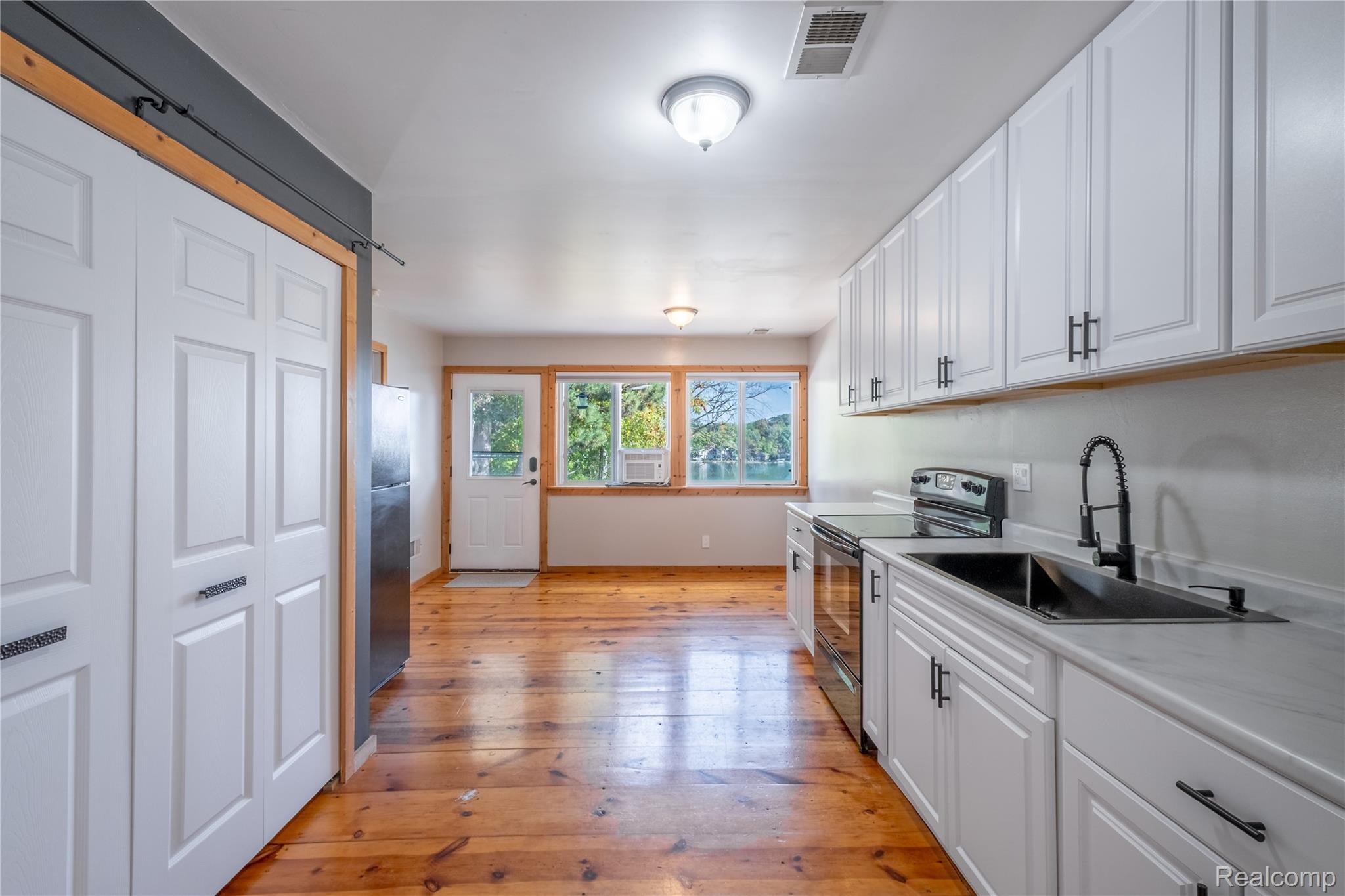 Tyrone Township, Michigan 48430, United States, 3 Bedrooms Bedrooms, ,1 BathroomBathrooms,Residential,Active,222589