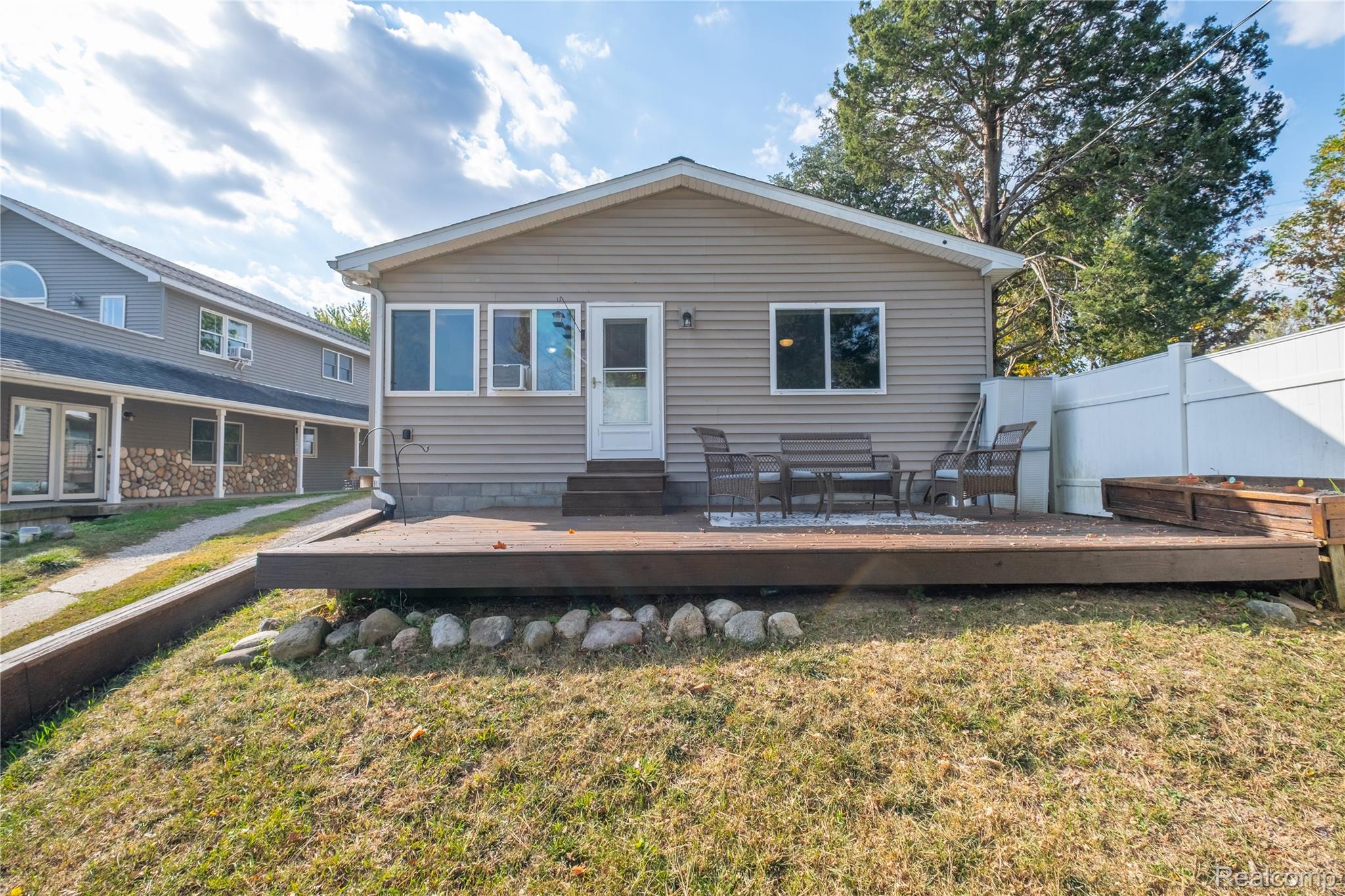 Tyrone Township, Michigan 48430, United States, 3 Bedrooms Bedrooms, ,1 BathroomBathrooms,Residential,Active,222589