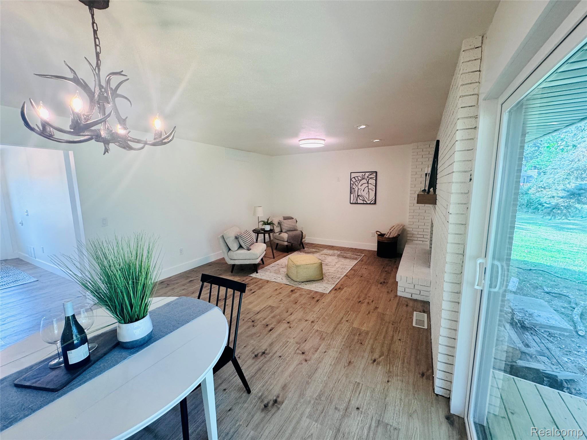 4126 Strathcona