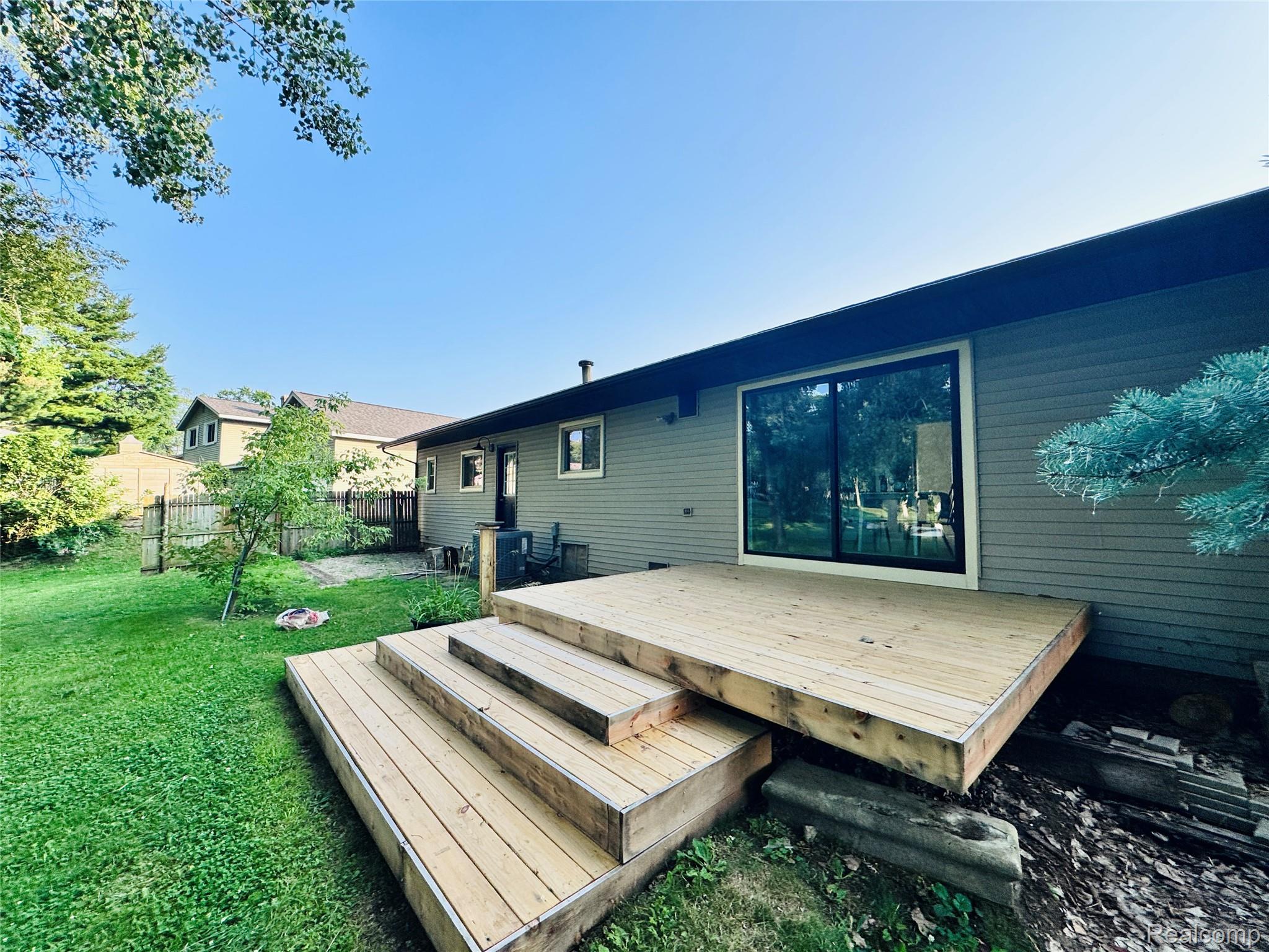 4126 Strathcona