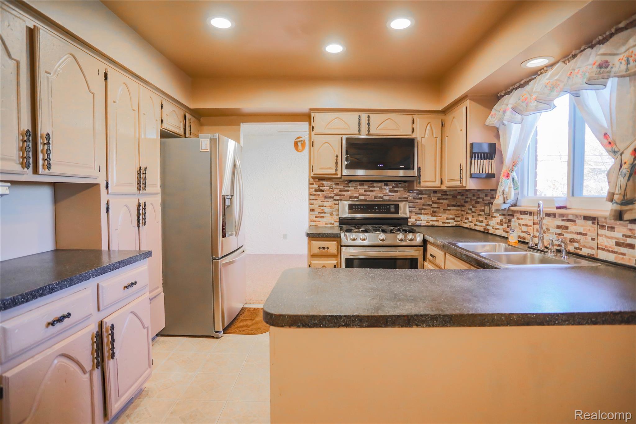 Warren, Michigan 48093, United States, 4 Bedrooms Bedrooms, ,2 BathroomsBathrooms,Residential,Active,243781