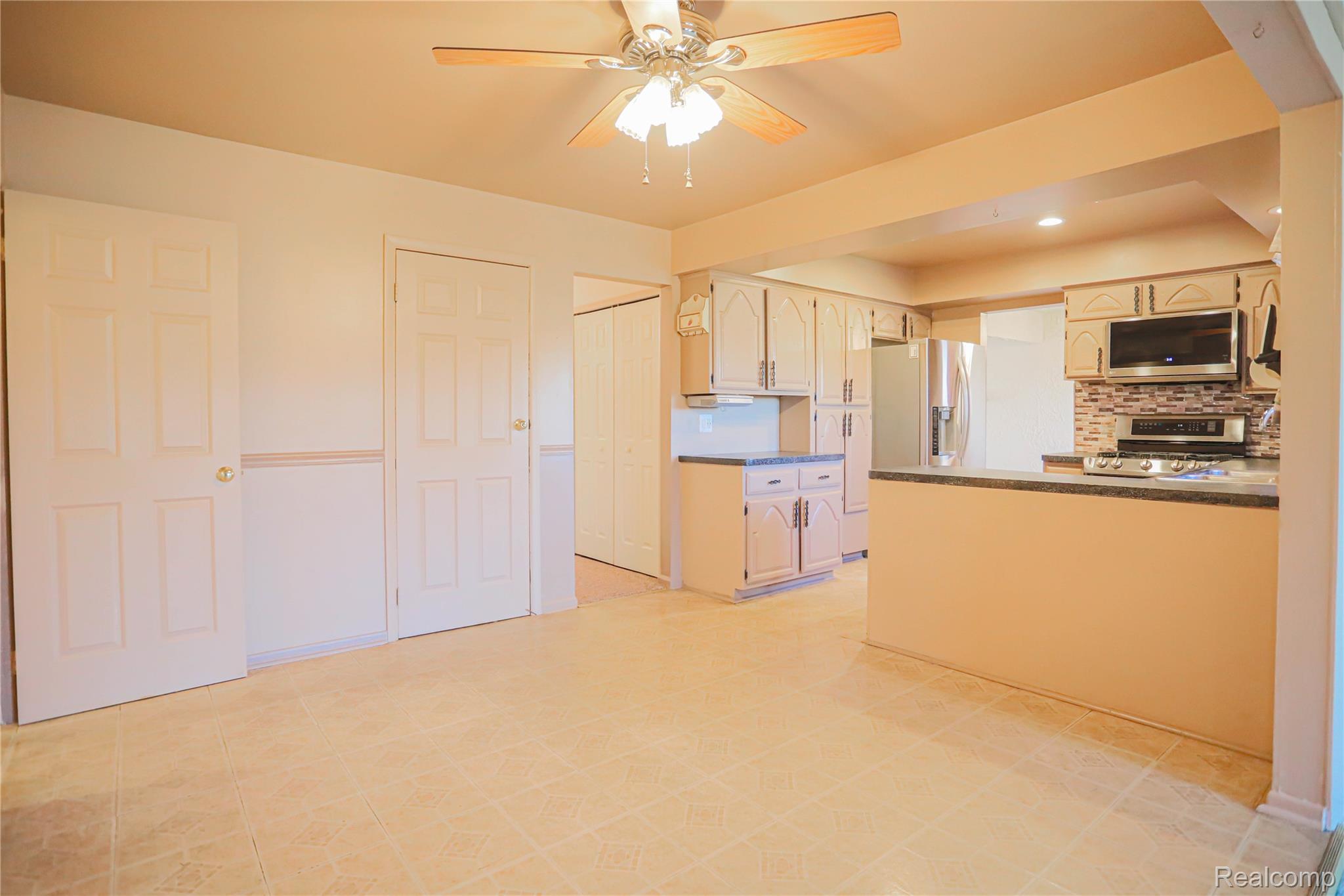 Warren, Michigan 48093, United States, 4 Bedrooms Bedrooms, ,2 BathroomsBathrooms,Residential,Active,243781