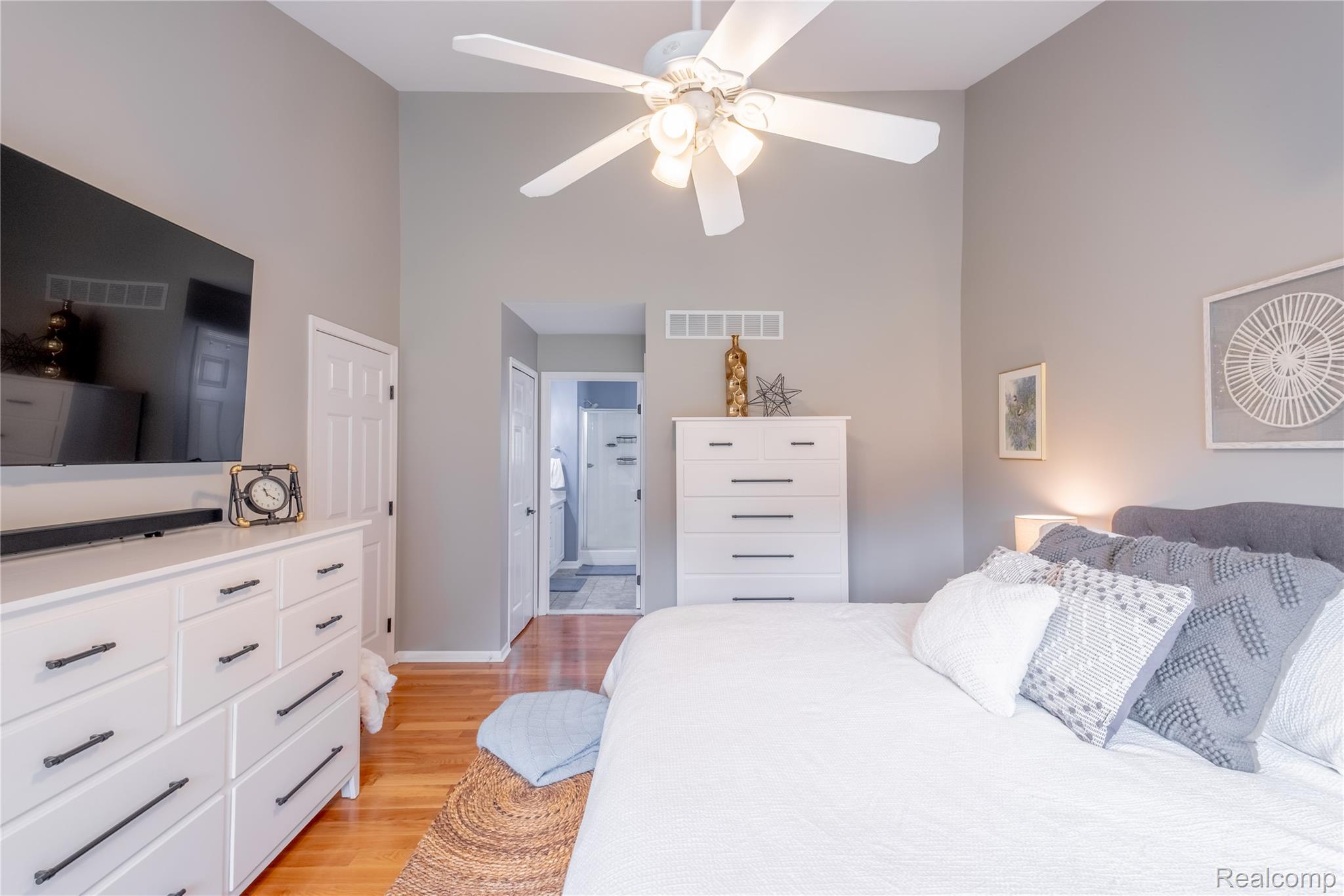 Howell City, Michigan 48855, United States, 4 Bedrooms Bedrooms, ,3 BathroomsBathrooms,Residential,Active,159449