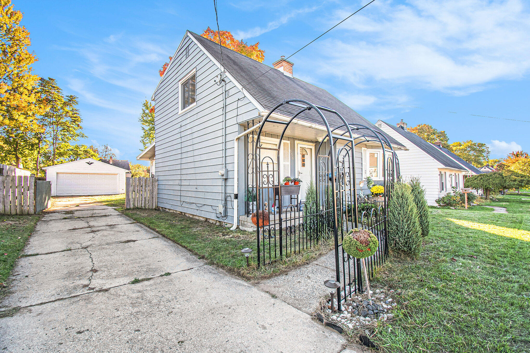 856 Colrain Street SW