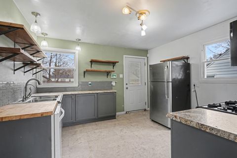 Tiny photo for 1615 Homecrest Avenue, Kalamazoo City, MI 49001 (MLS # 66026013456)