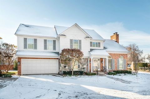 926 Lochmoor Place Grosse Pointe Woods City MI 48236