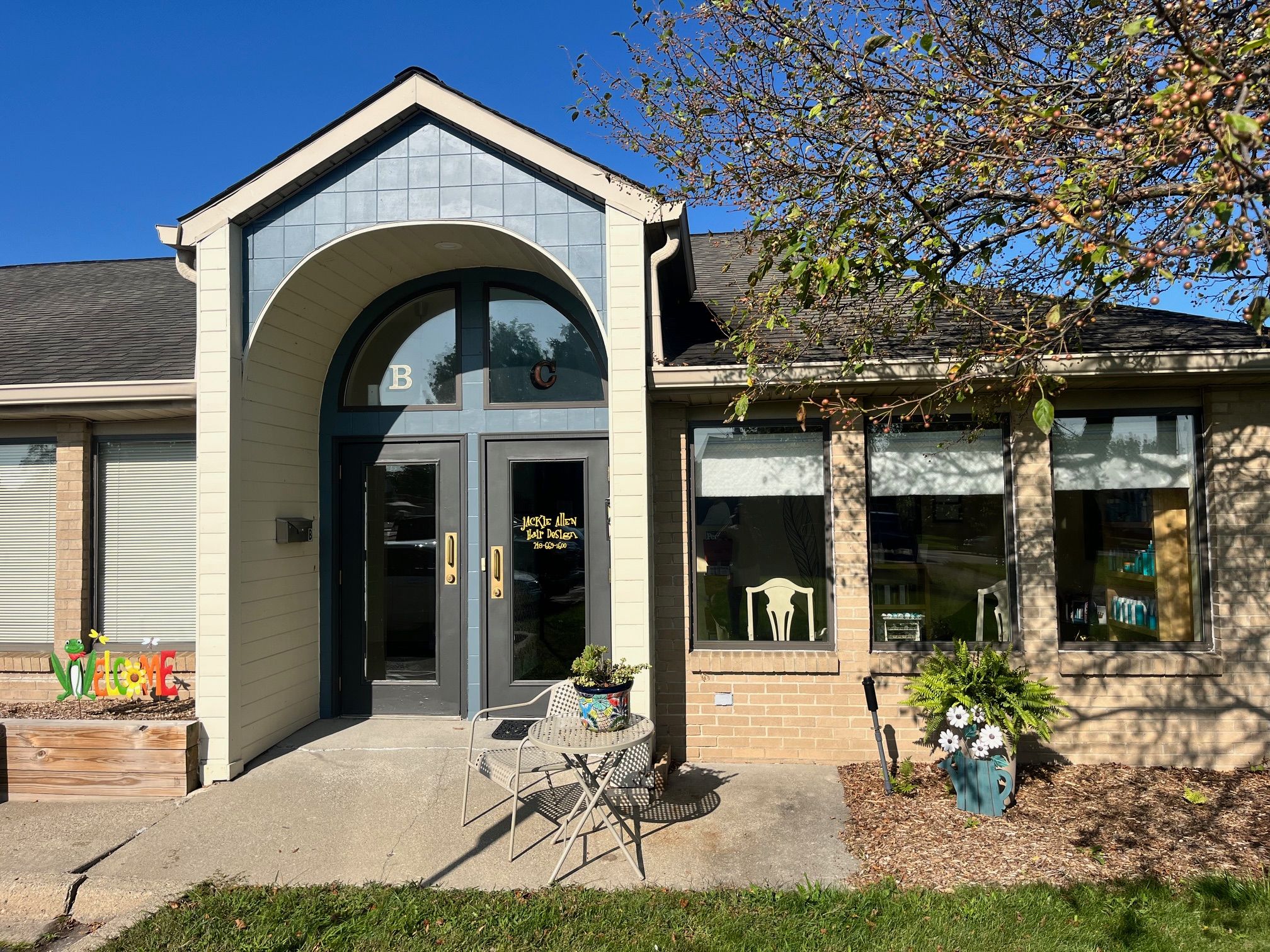 305 N PONTIAC Trail C
