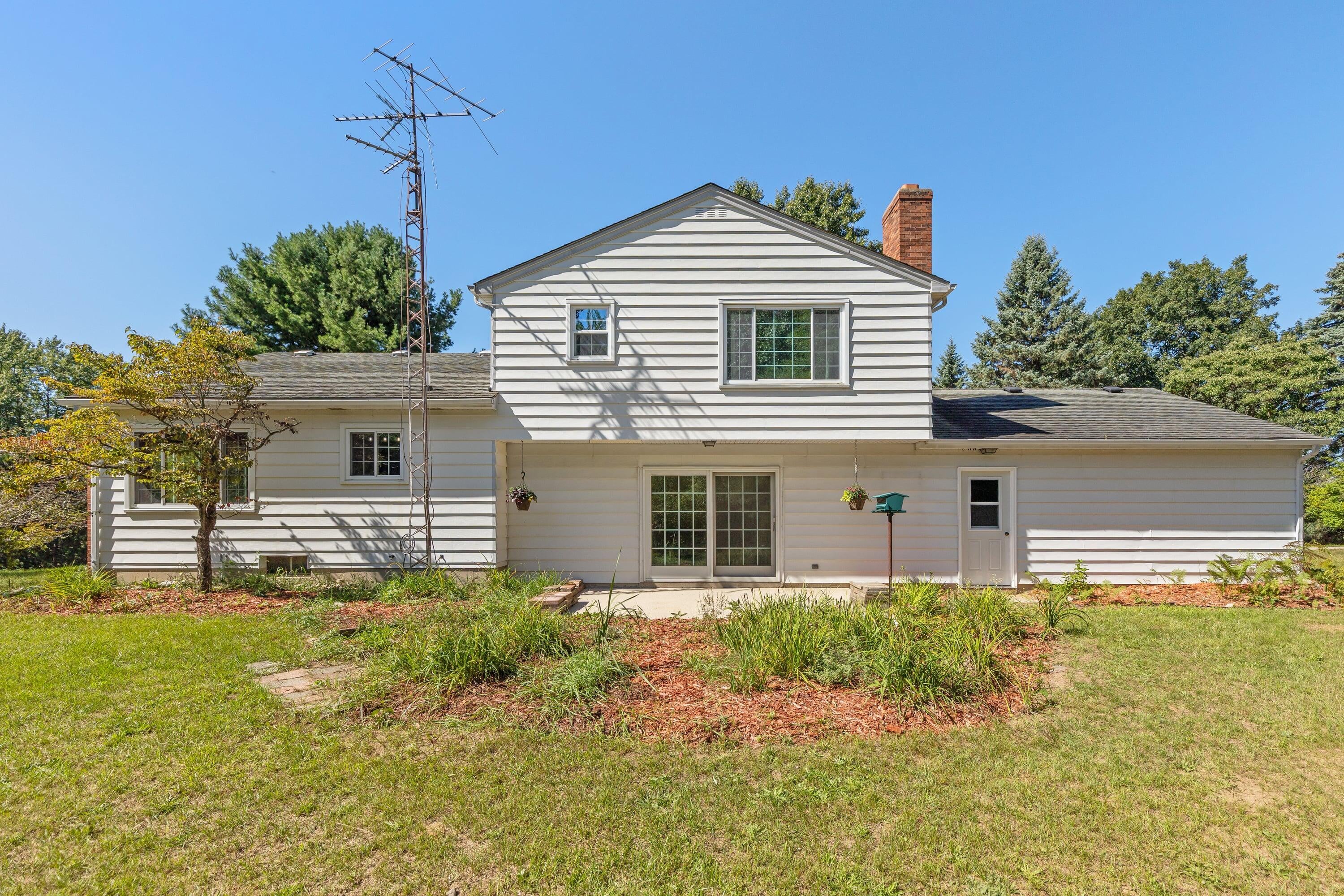 8580 Young Avenue NE