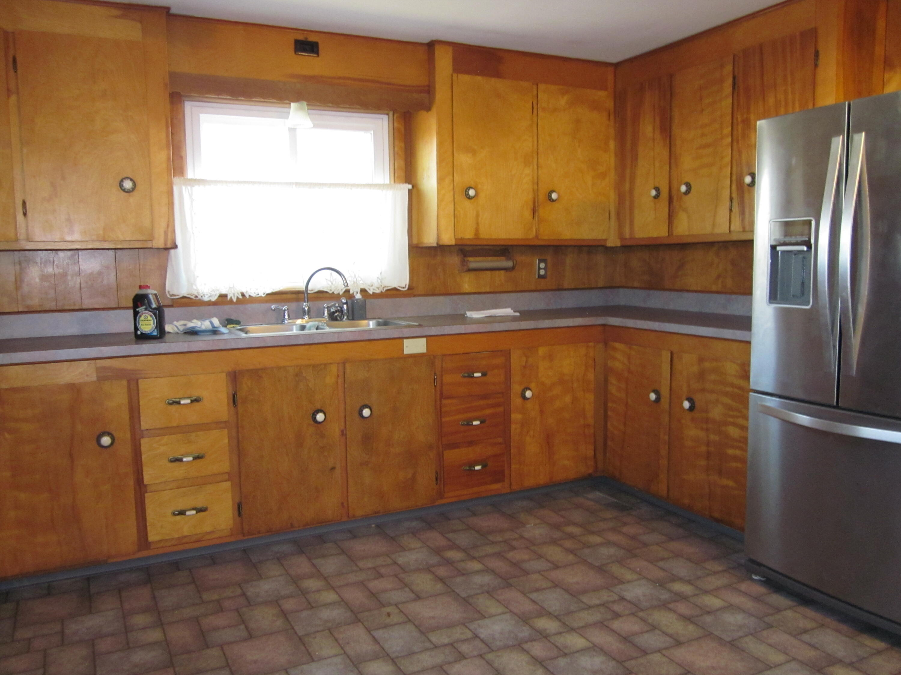 12 E Douglass Street