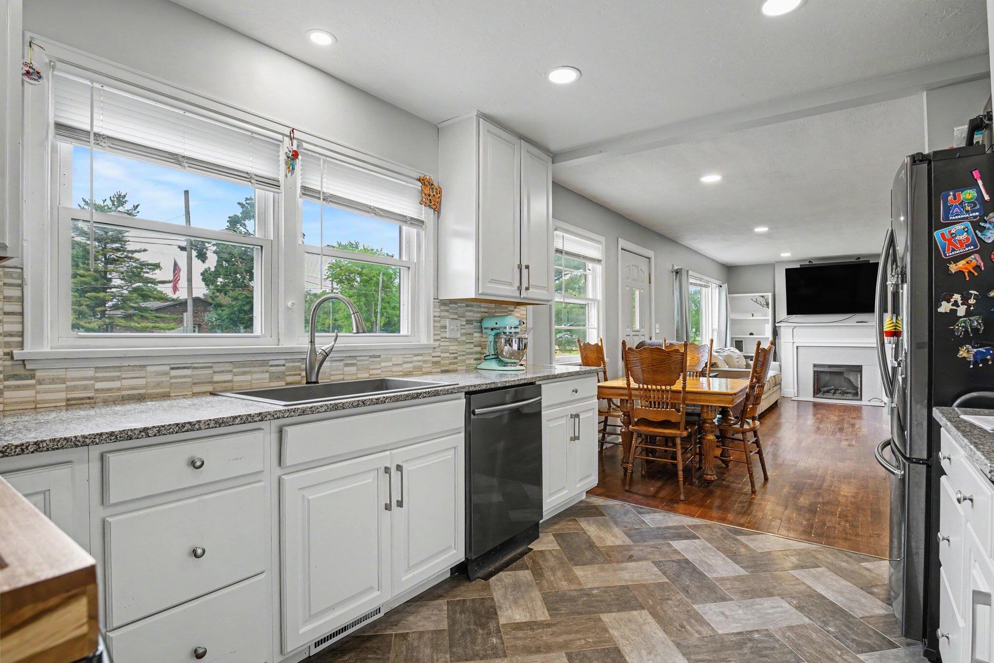 604 E Chicago Road