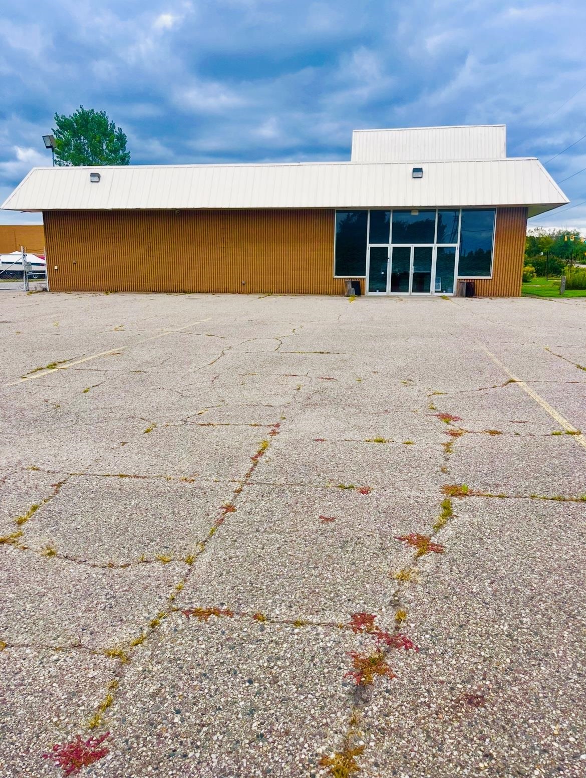 3497 W Pasadena Avenue