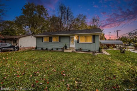 404 Rose Pinckney Village MI 48169