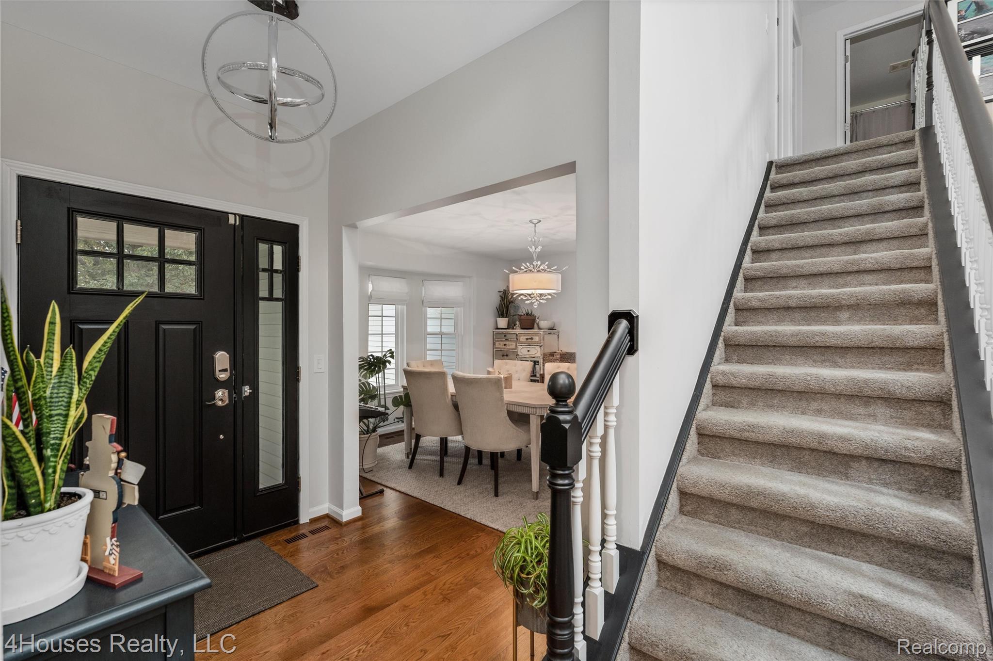 10136 Cedar Knoll Court