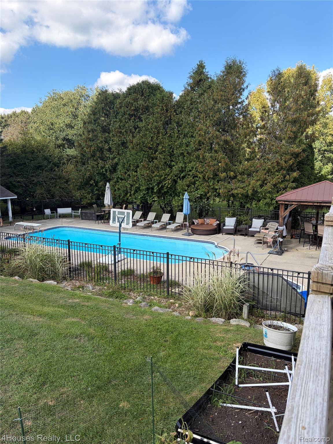 10136 Cedar Knoll Court