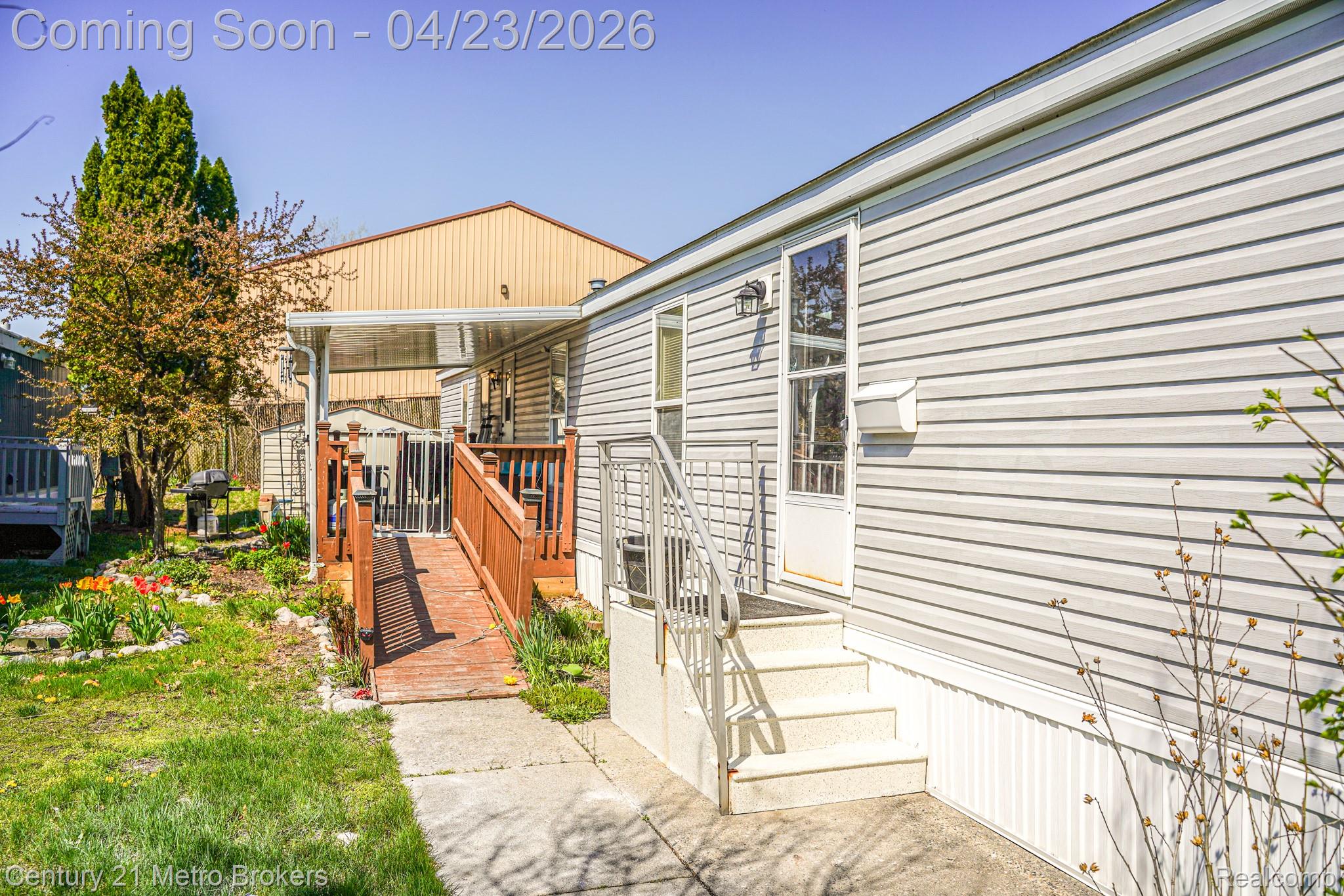 831 N Pontiac Trail 37