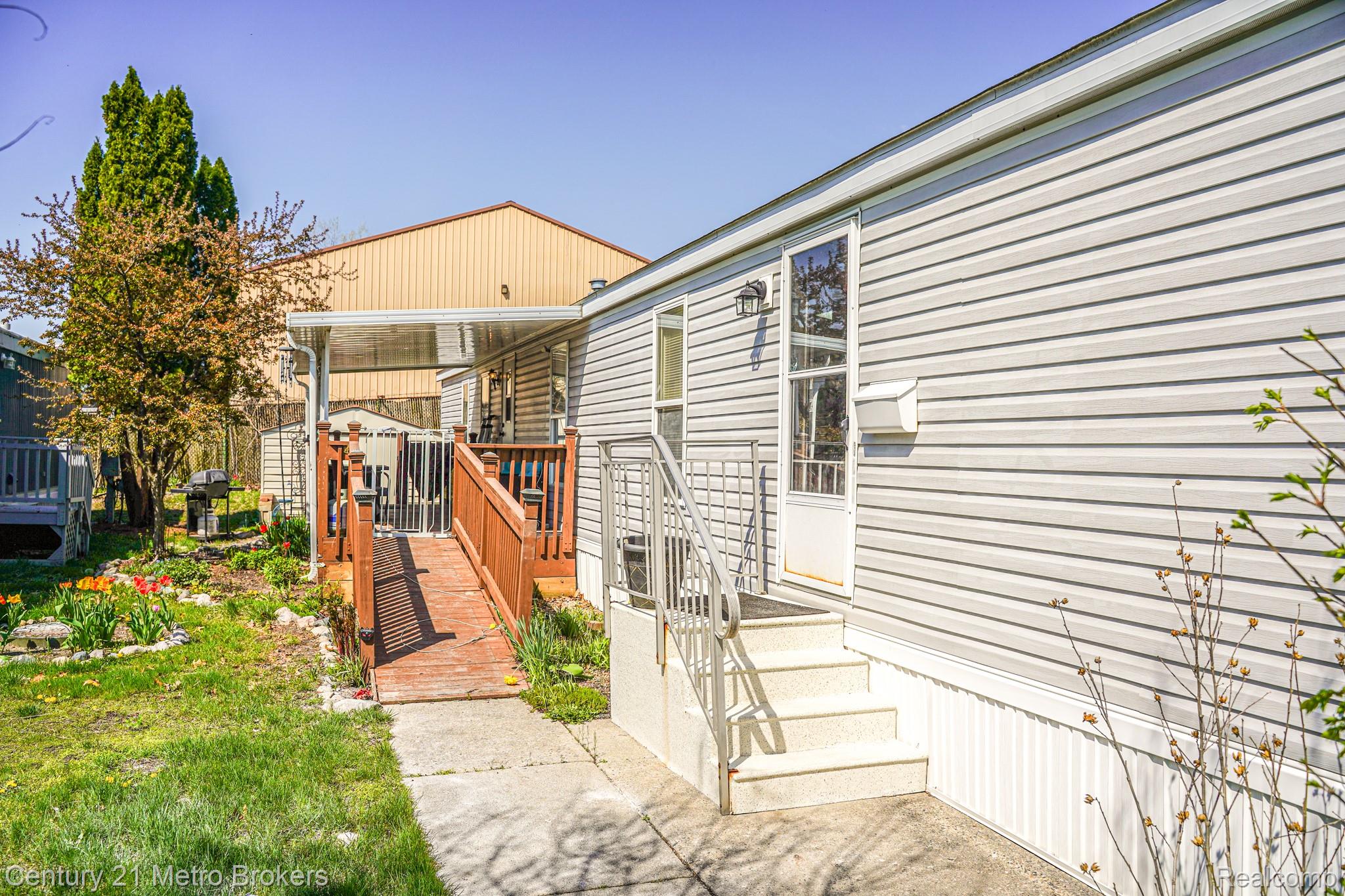 831 N Pontiac Trail 37