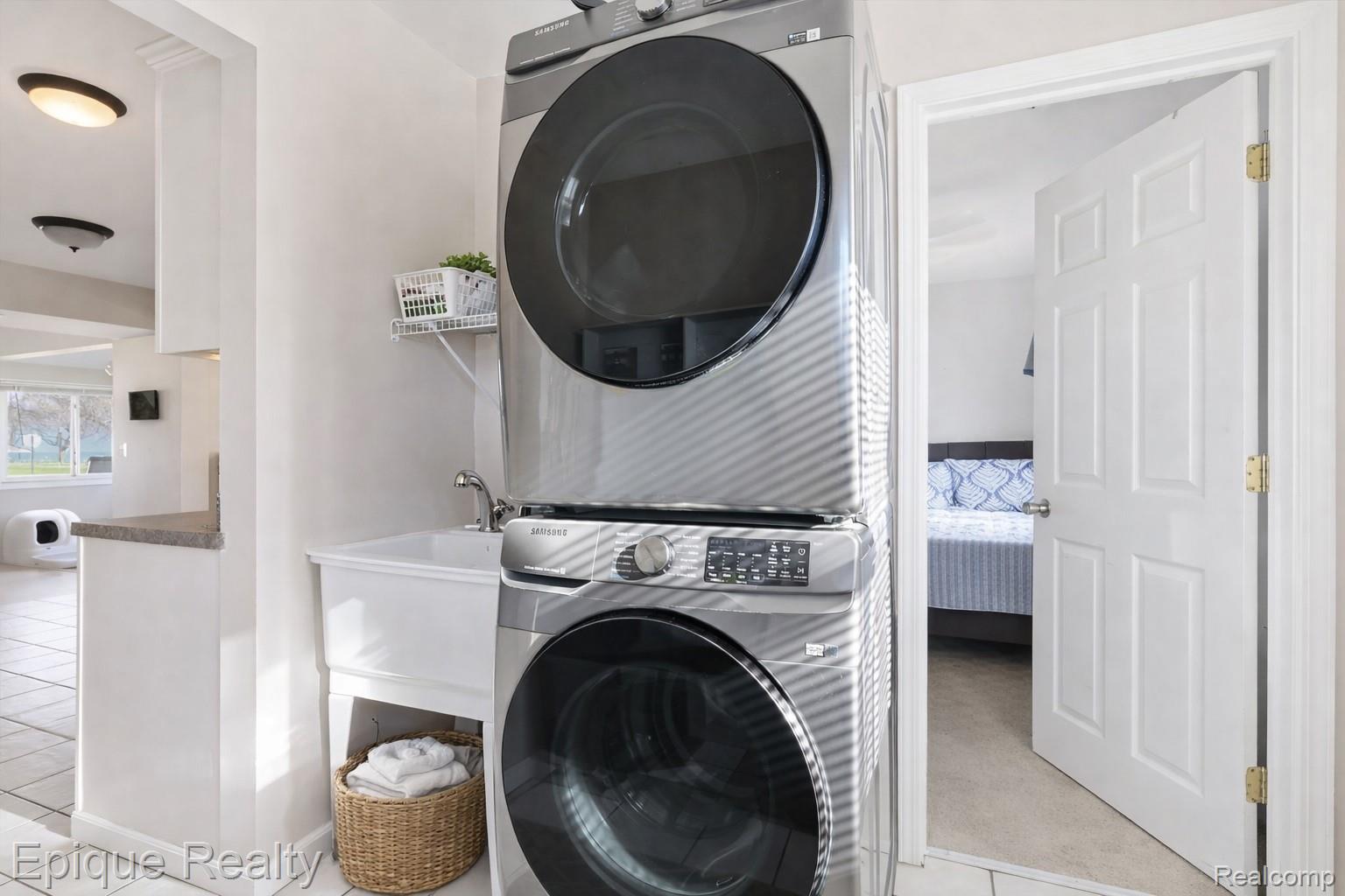 7520 Sunset Boulevard