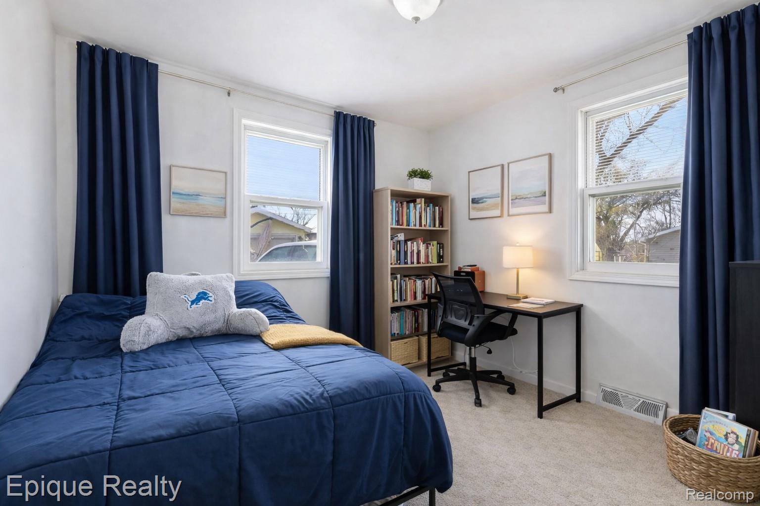 7520 Sunset Boulevard