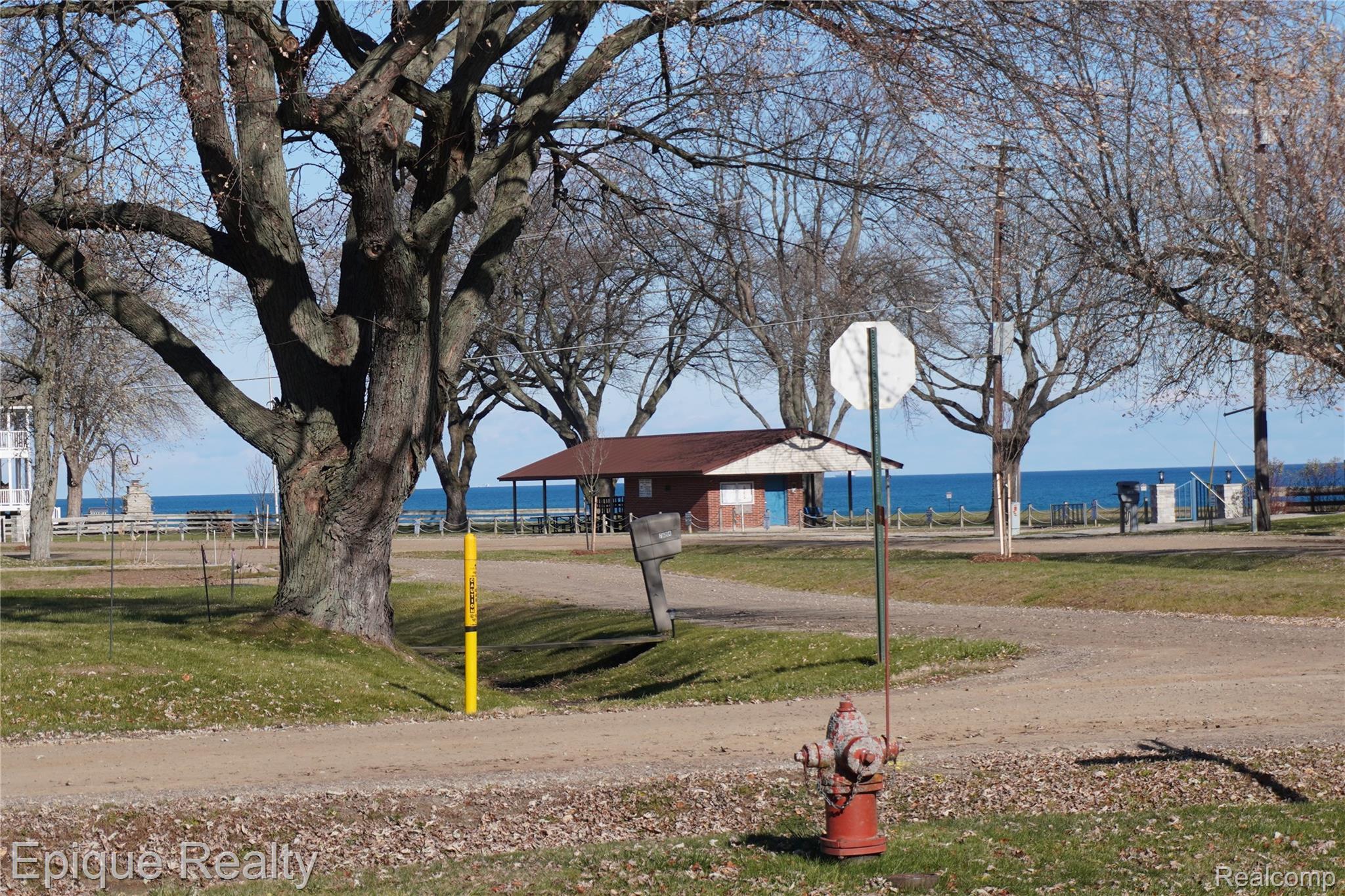 7520 Sunset Boulevard