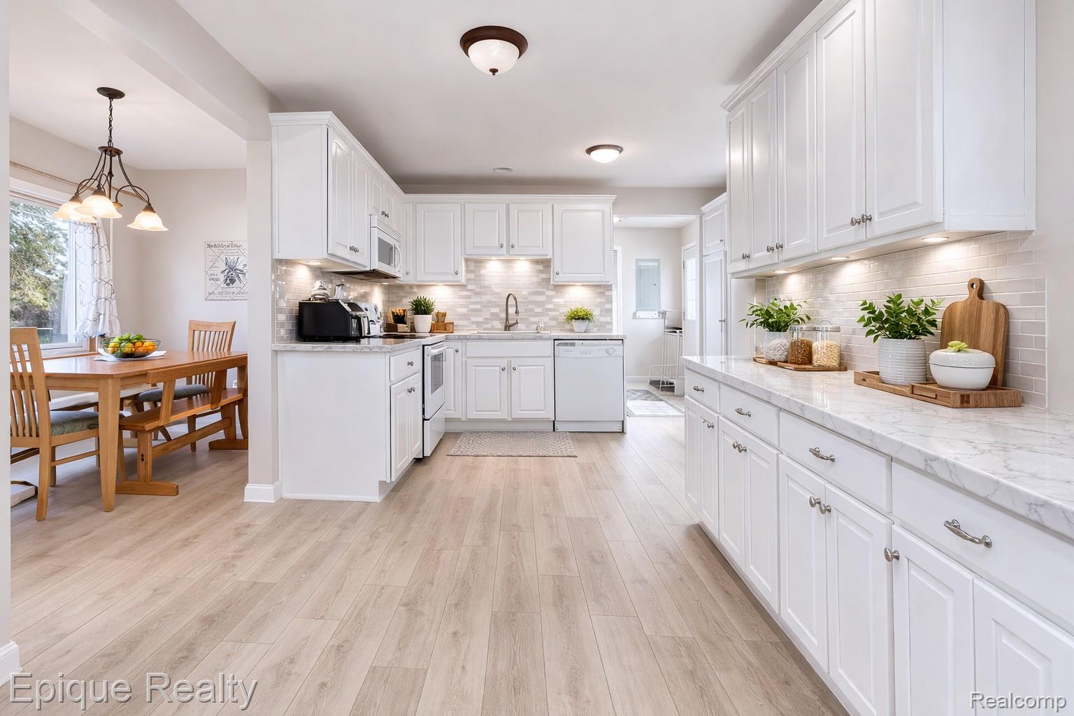 7520 Sunset Boulevard