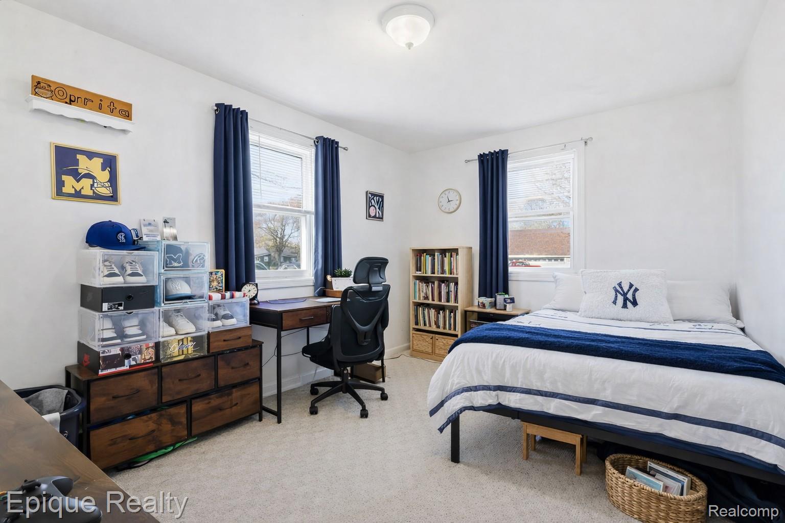 7520 Sunset Boulevard