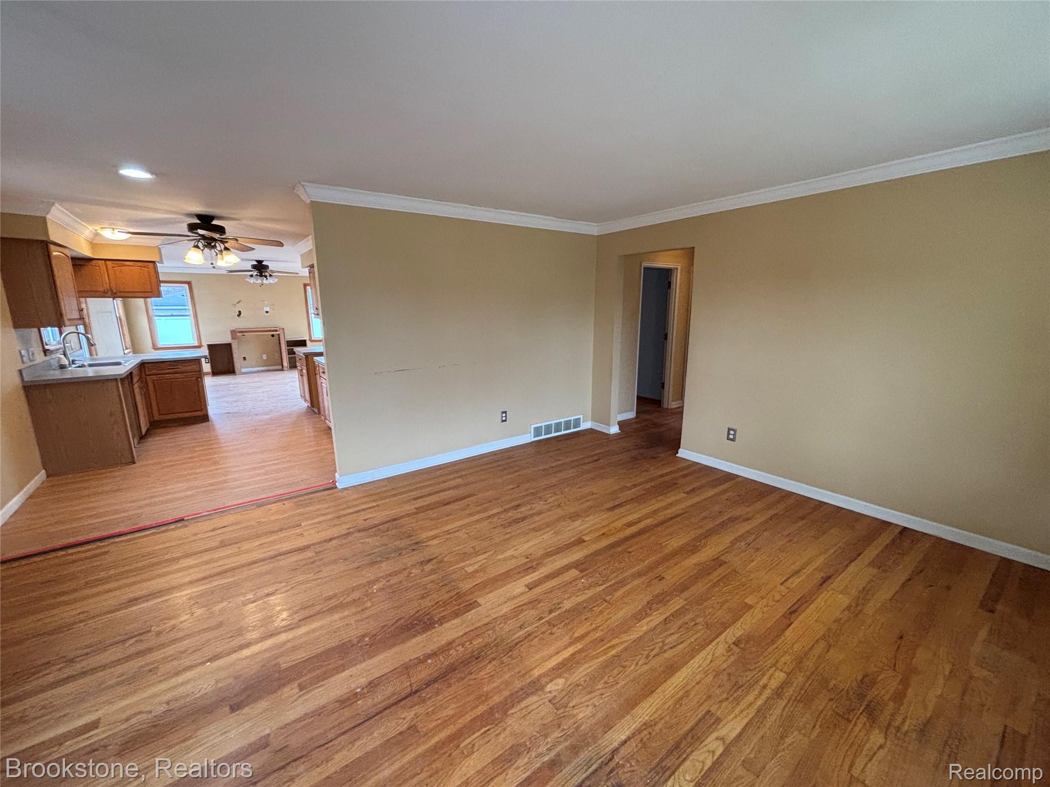 15435 Cameron Street