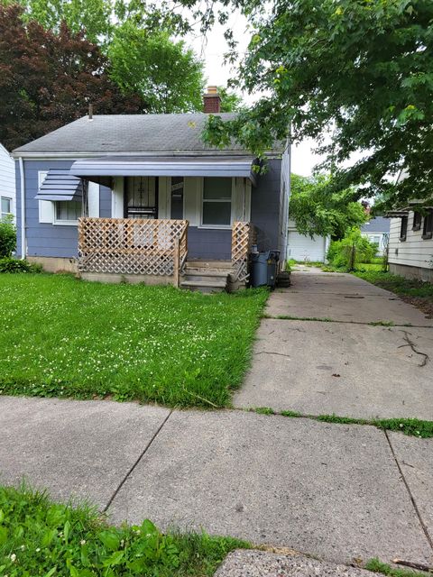 19155 Kingsville Street Harper Woods City MI 48225