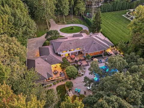 17477 IRIS Circle Clinton Charter Township MI 48036