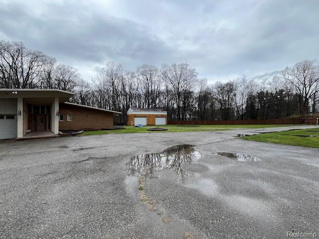 20551 Norwood Drive S