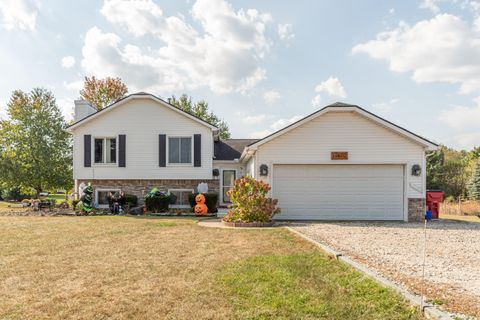 Photo of 11670 Louis Lane, Hamburg Township, MI 48189 (MLS # 81025051303)