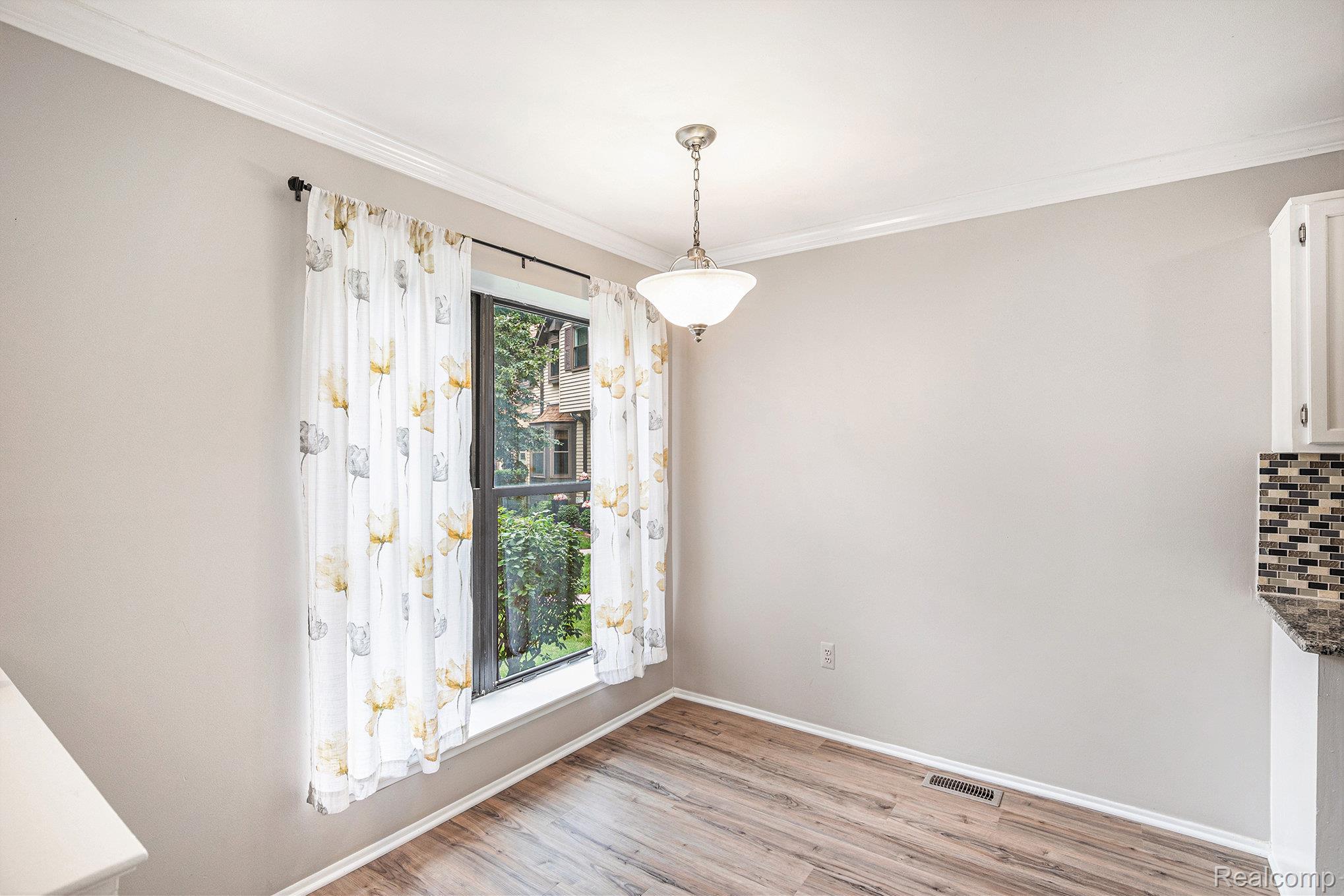 Auburn Hills City, Michigan 48326, United States, 2 Bedrooms Bedrooms, ,2 BathroomsBathrooms,Residential,Active,174687