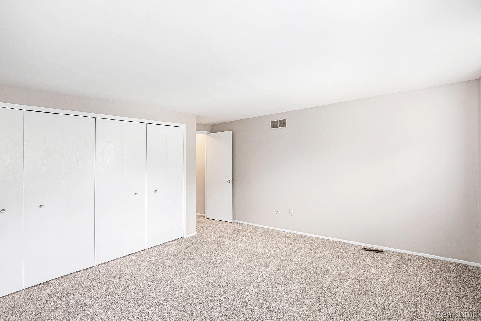 Auburn Hills City, Michigan 48326, United States, 2 Bedrooms Bedrooms, ,2 BathroomsBathrooms,Residential,Active,174687