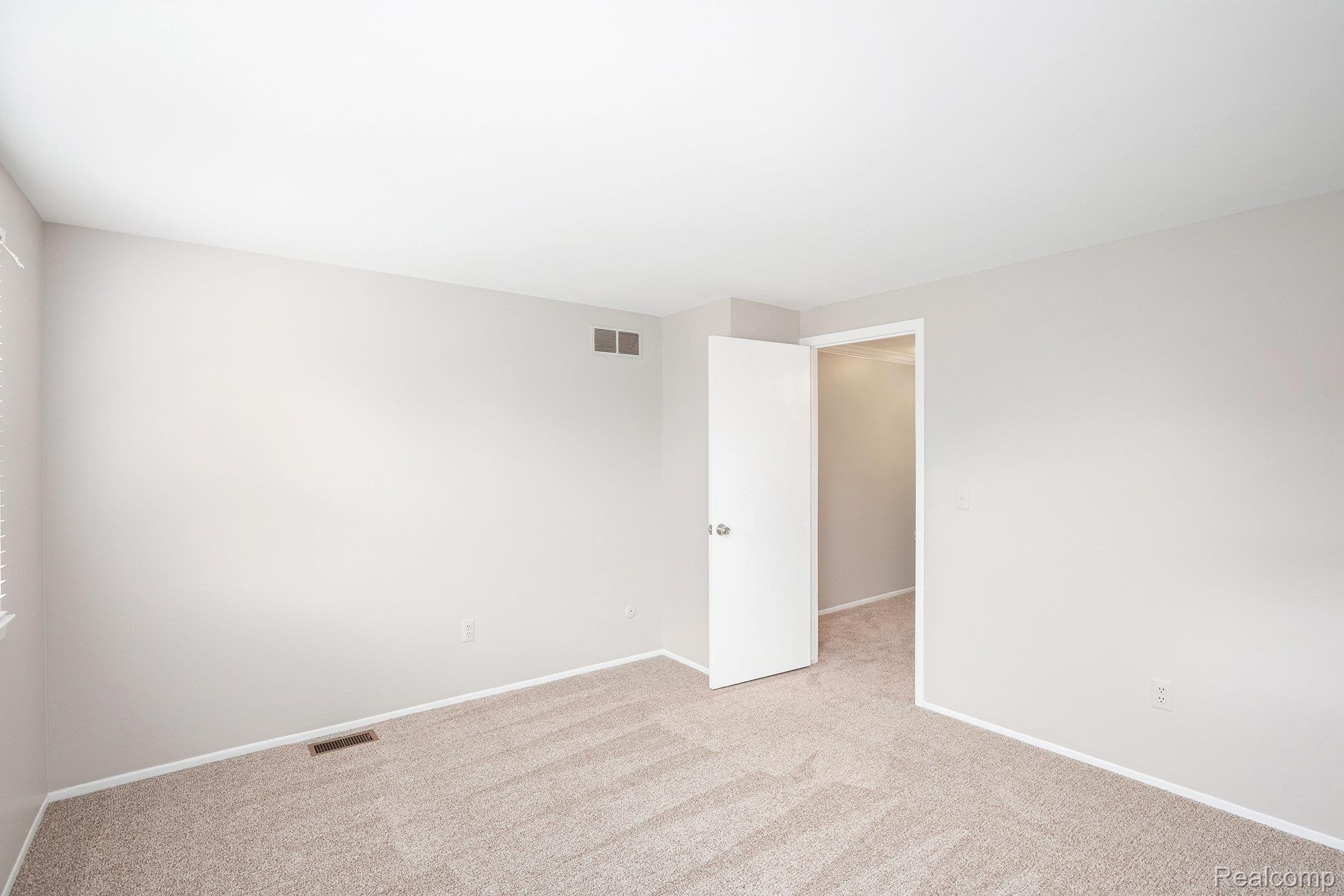 Auburn Hills City, Michigan 48326, United States, 2 Bedrooms Bedrooms, ,2 BathroomsBathrooms,Residential,Active,174687