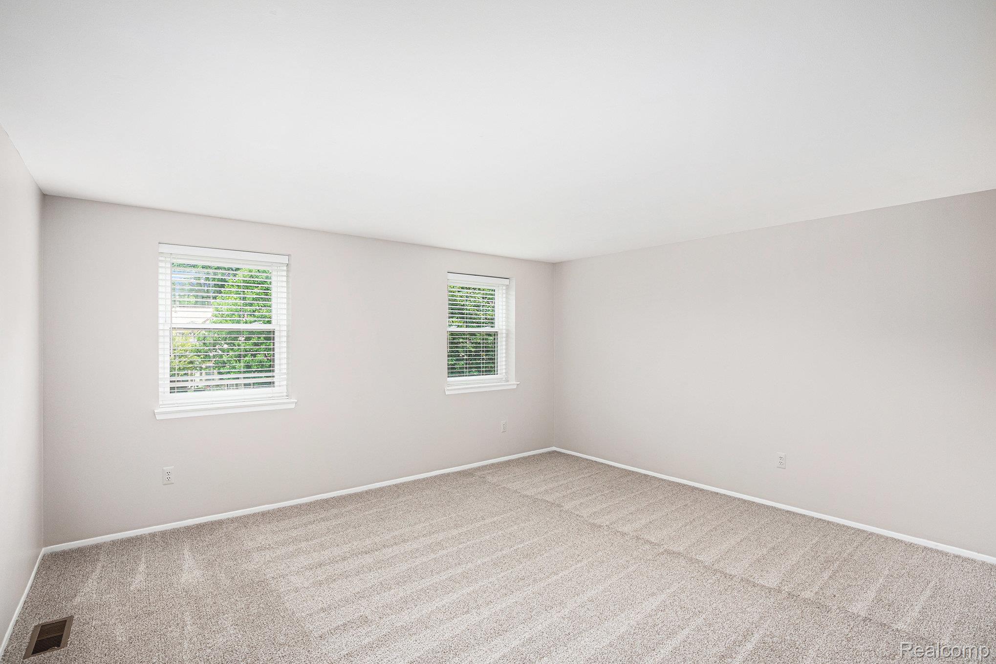 Auburn Hills City, Michigan 48326, United States, 2 Bedrooms Bedrooms, ,2 BathroomsBathrooms,Residential,Active,174687