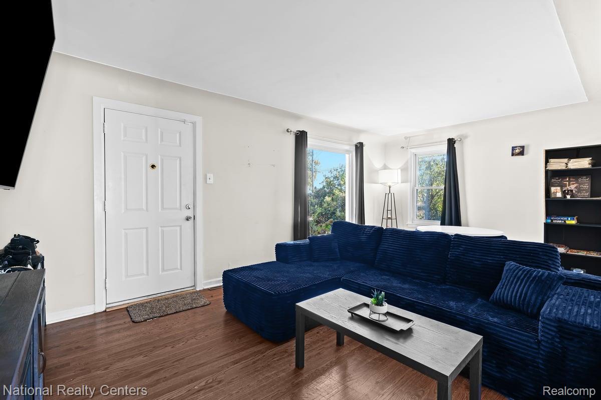 22109 Hawthorne Street