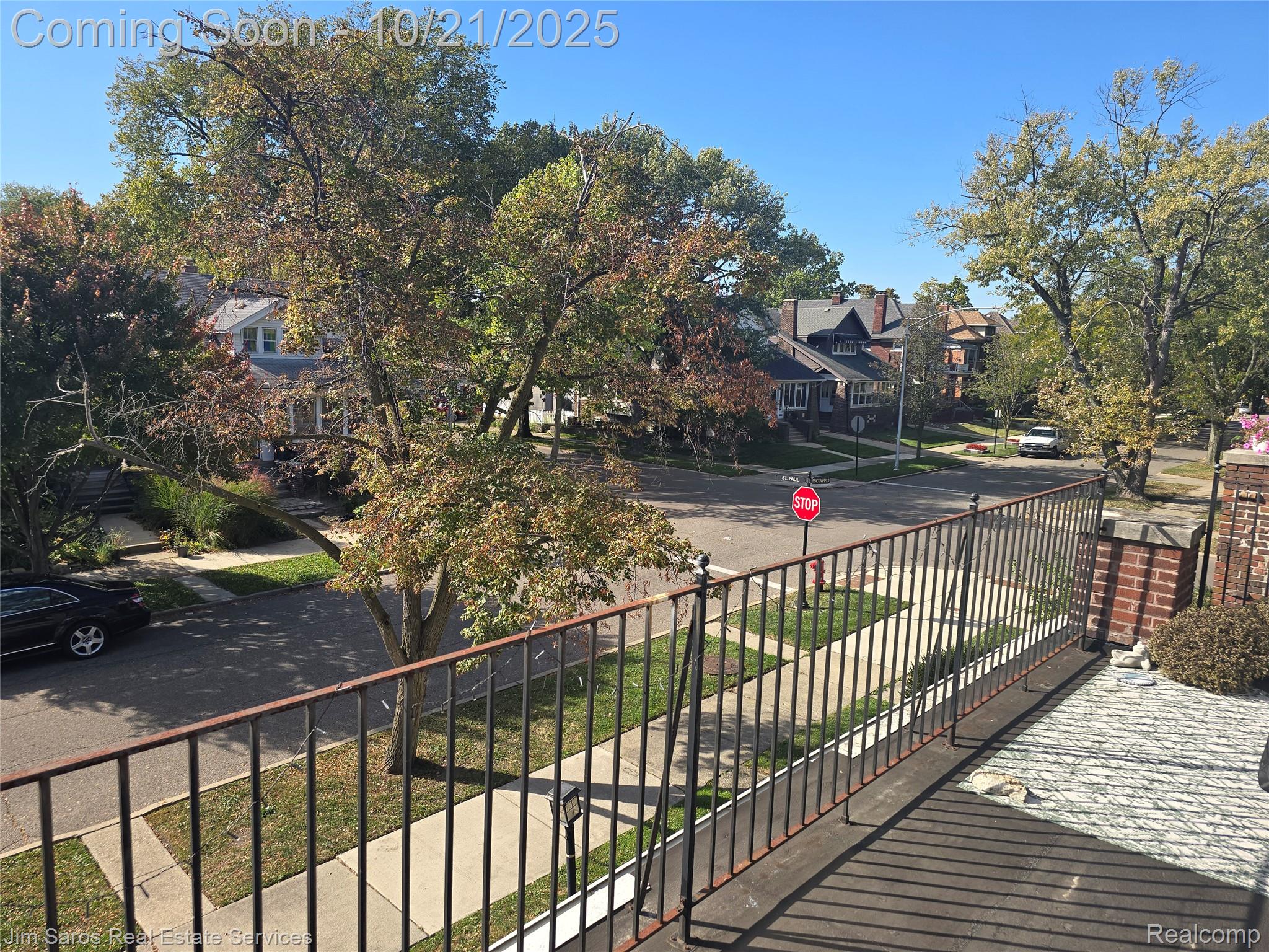 1096 Beaconsfield 2S