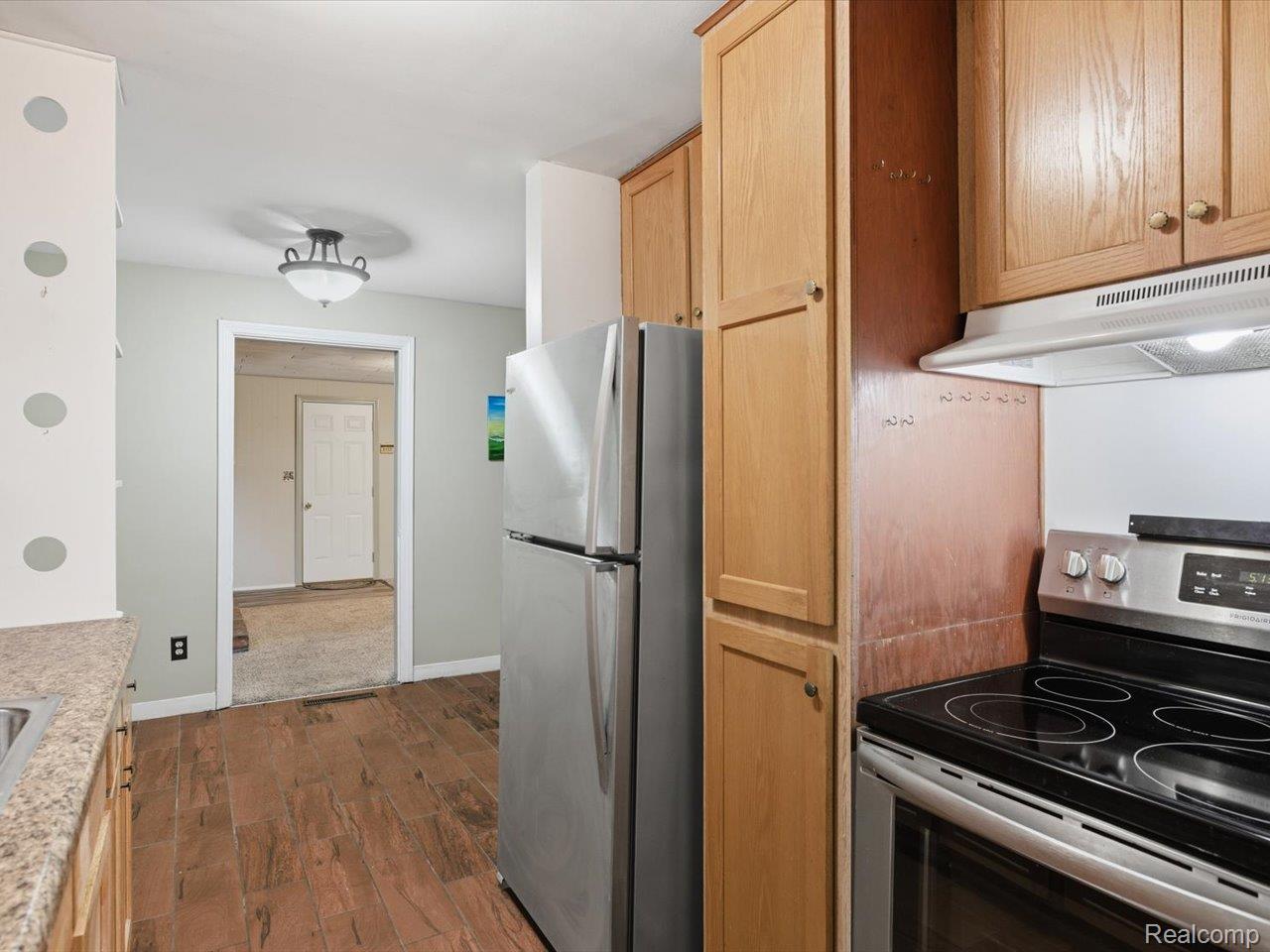 Port Huron, Michigan 48060, United States, 3 Bedrooms Bedrooms, ,2 BathroomsBathrooms,Residential,Pending,248809