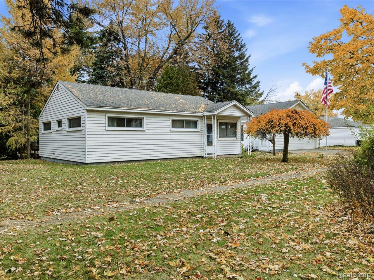 Port Huron, Michigan 48060, United States, 3 Bedrooms Bedrooms, ,2 BathroomsBathrooms,Residential,Pending,248809